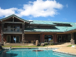 KONISHIKI HALE 正面　プール